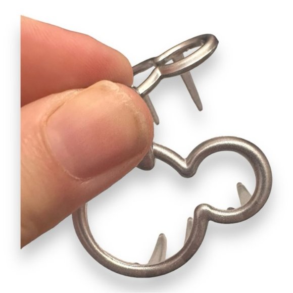 🆕 NWT Disney Minnie Mouse Hair Clip Frosted Silvertone - Picture 6 of 6